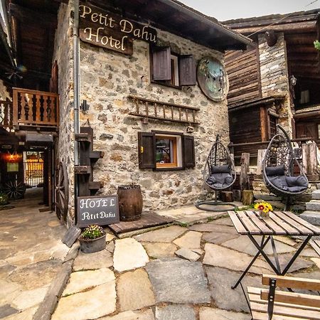 Hotel Petit Dahu - Chambres Et Restaurant Cogne Buitenkant foto