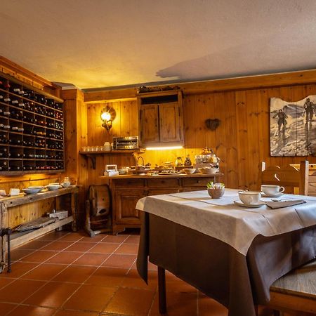 Hotel Petit Dahu - Chambres Et Restaurant Cogne Buitenkant foto