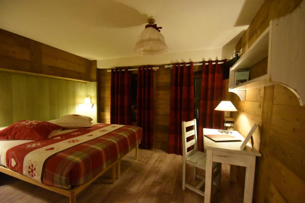 Hotel Petit Dahu - Chambres Et Restaurant Cogne Buitenkant foto