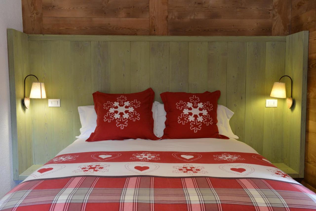 Hotel Petit Dahu - Chambres Et Restaurant Cogne Buitenkant foto