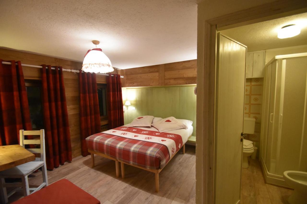 Hotel Petit Dahu - Chambres Et Restaurant Cogne Buitenkant foto