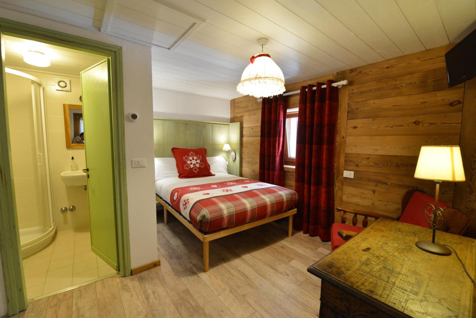 Hotel Petit Dahu - Chambres Et Restaurant Cogne Buitenkant foto