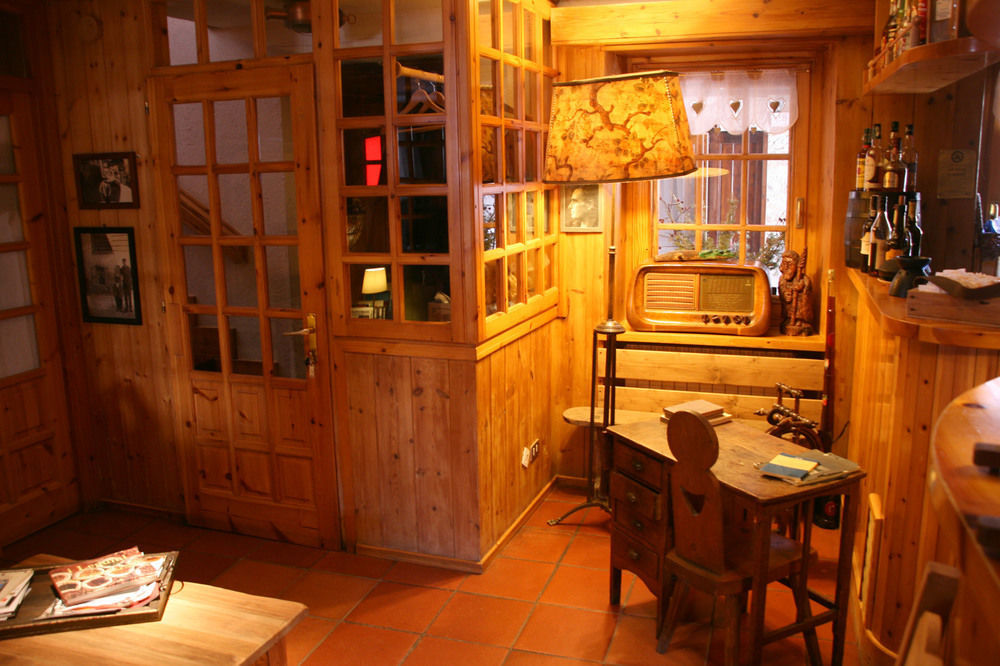 Hotel Petit Dahu - Chambres Et Restaurant Cogne Buitenkant foto