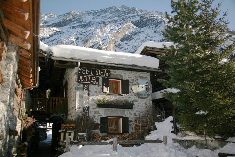Hotel Petit Dahu - Chambres Et Restaurant Cogne Buitenkant foto