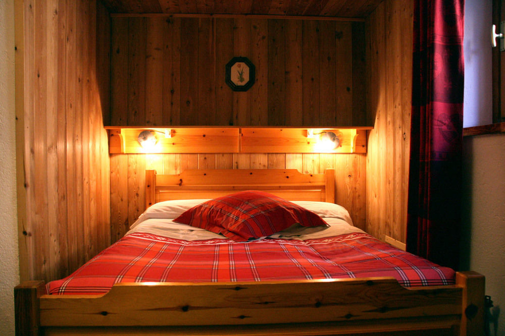 Hotel Petit Dahu - Chambres Et Restaurant Cogne Buitenkant foto