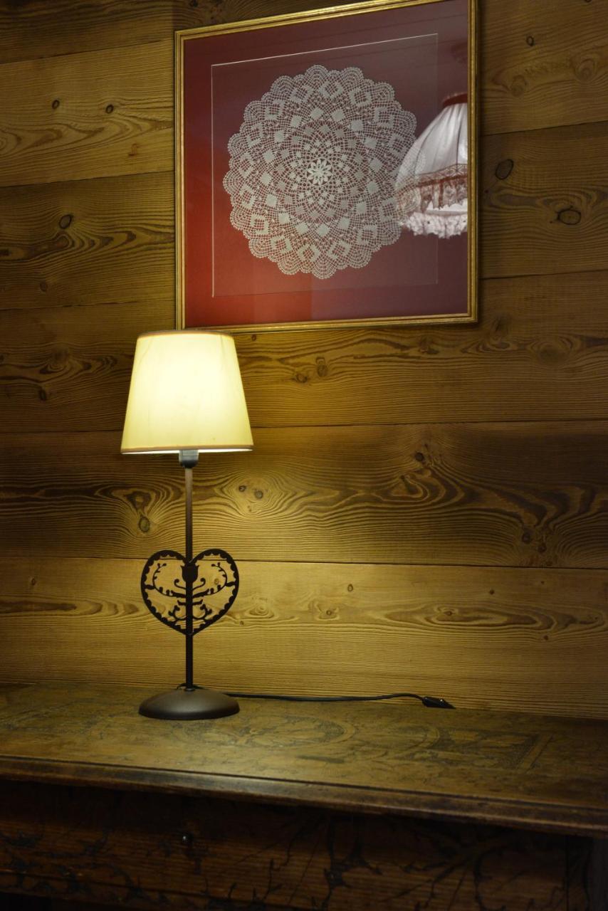 Hotel Petit Dahu - Chambres Et Restaurant Cogne Buitenkant foto