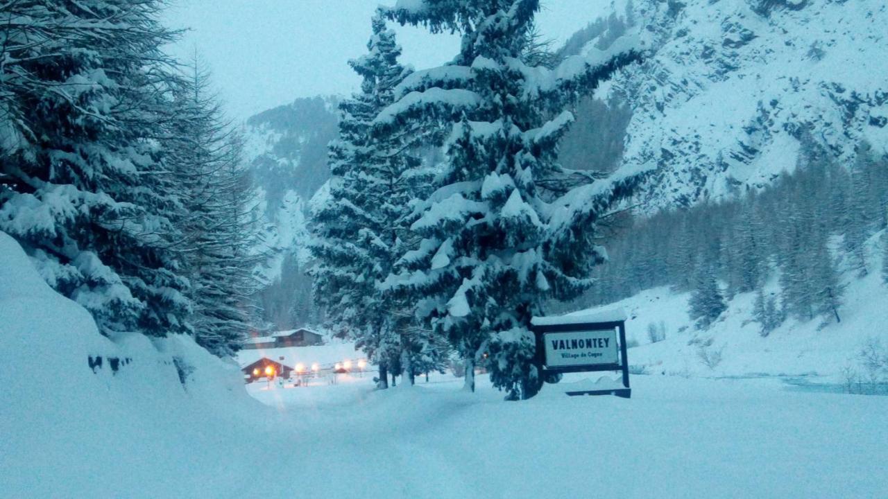 Hotel Petit Dahu - Chambres Et Restaurant Cogne Buitenkant foto