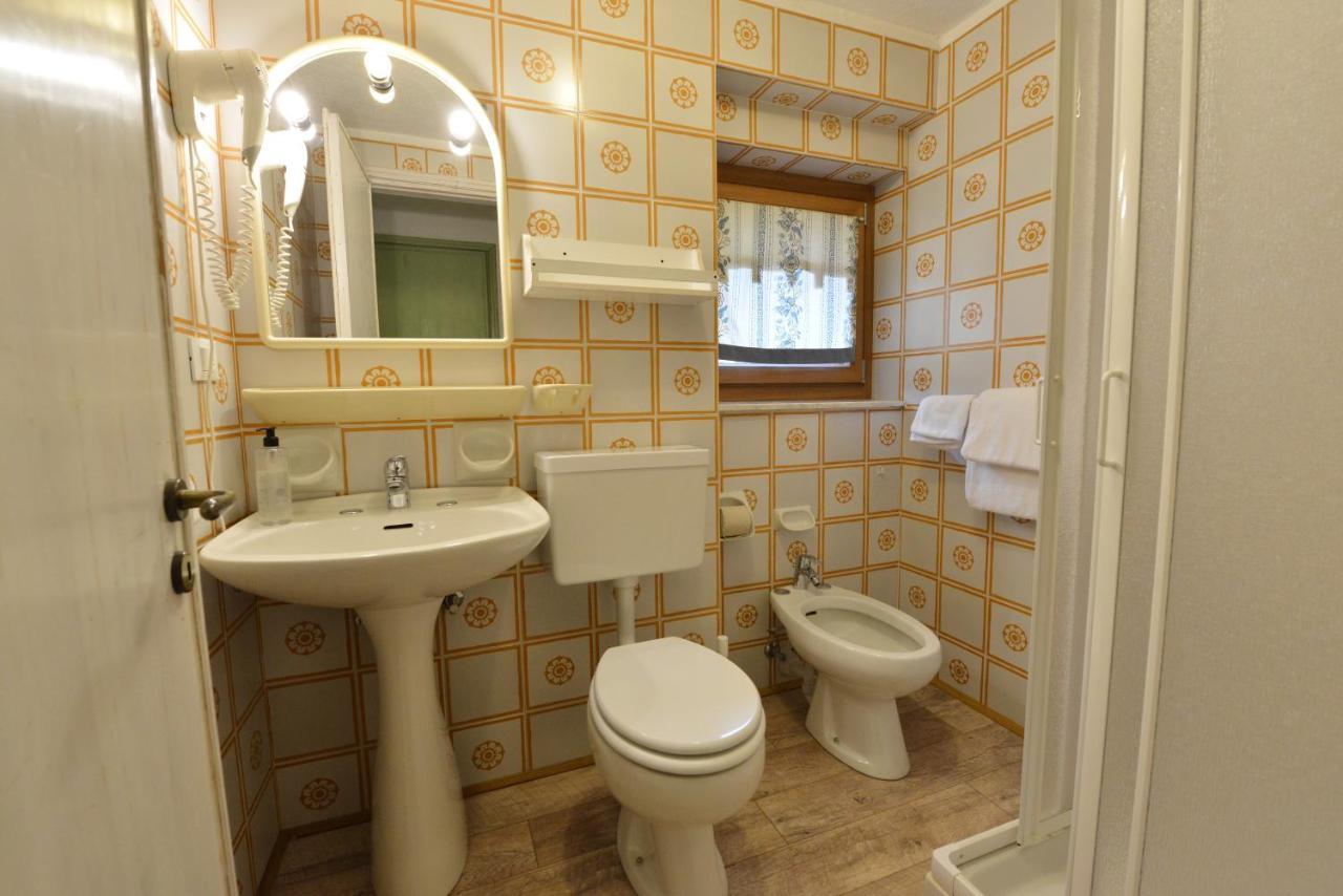 Hotel Petit Dahu - Chambres Et Restaurant Cogne Buitenkant foto